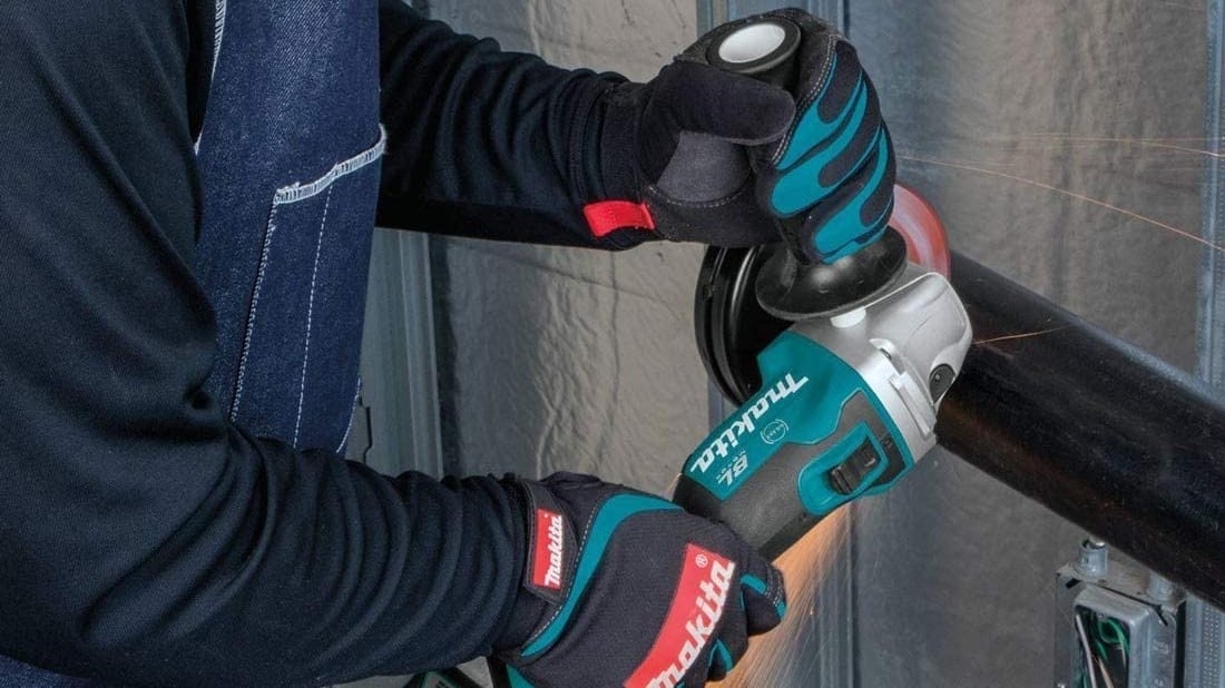 Heute ist bei Amazon eine Schleifmaschine von Makita besonders günstig.