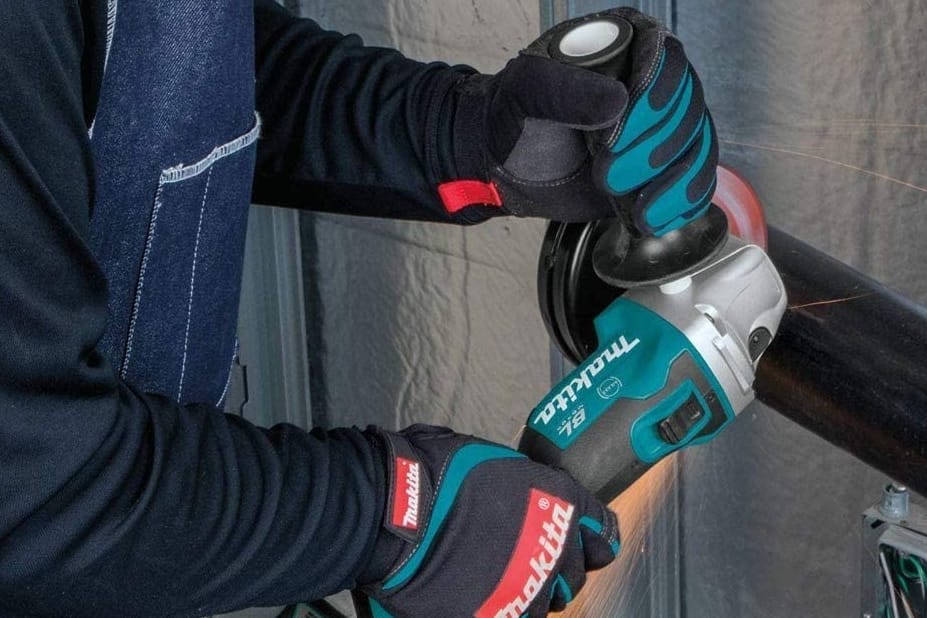 Heute ist bei Amazon eine Schleifmaschine von Makita besonders günstig.