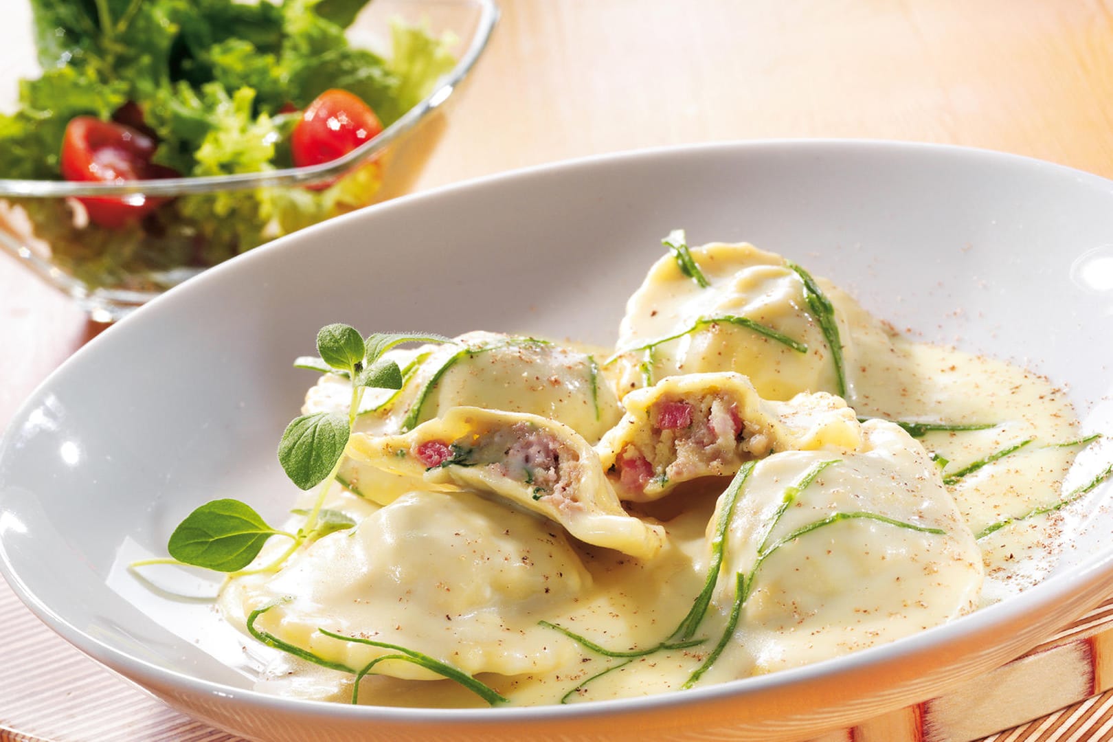 Ravioli mit Käsesauce: Das Pastagericht ist schön sättigend.