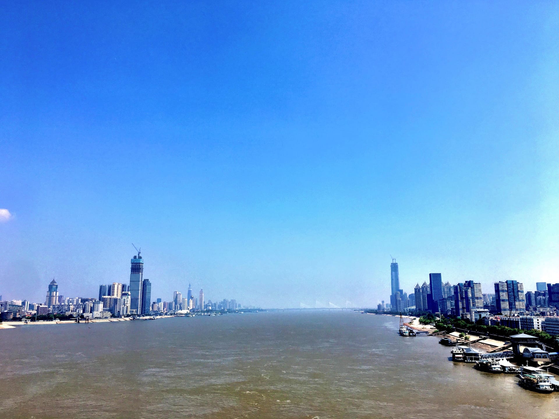 Wuhan liegt am Zusammenfluss des Jangtsekiang und des Han-Flusses.