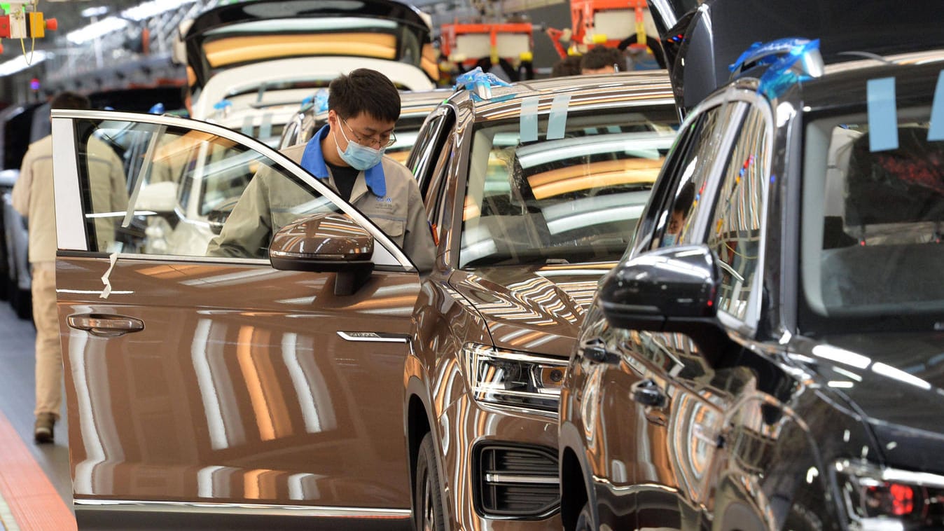VW-Produktion in Tianjin, China (Symbolbild): "Sorgen bereitet mir der Blick nach China", sagt Verbandschefin Müller. VW-Produktion in Tianjin, China (Symbolbild): "Sorgen bereitet mir der Blick nach China", sagt Verbandschefin Müller.