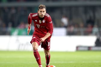 Bayerns Leon Goretzka hat weiterhin Probleme am Knie.