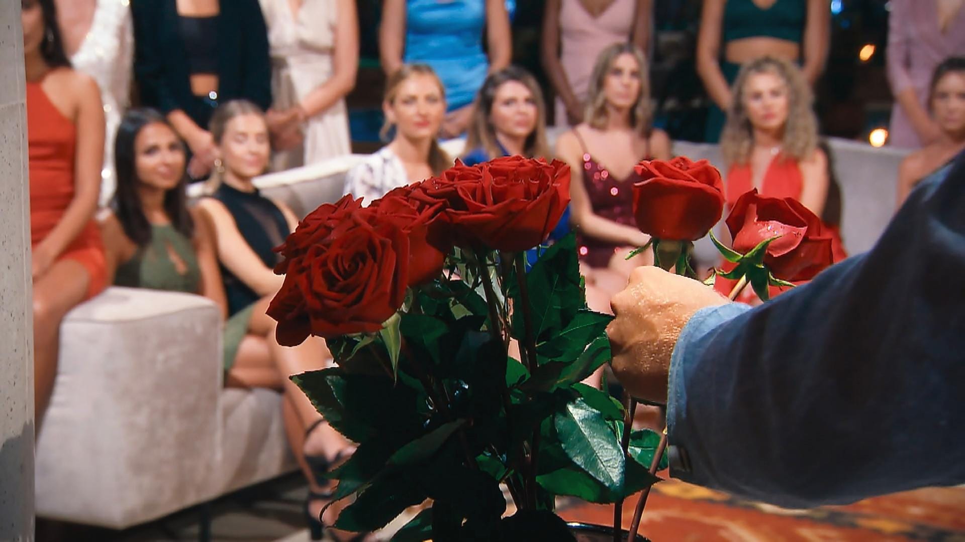 "Der Bachelor": In Folge drei fiel der erste Kuss.