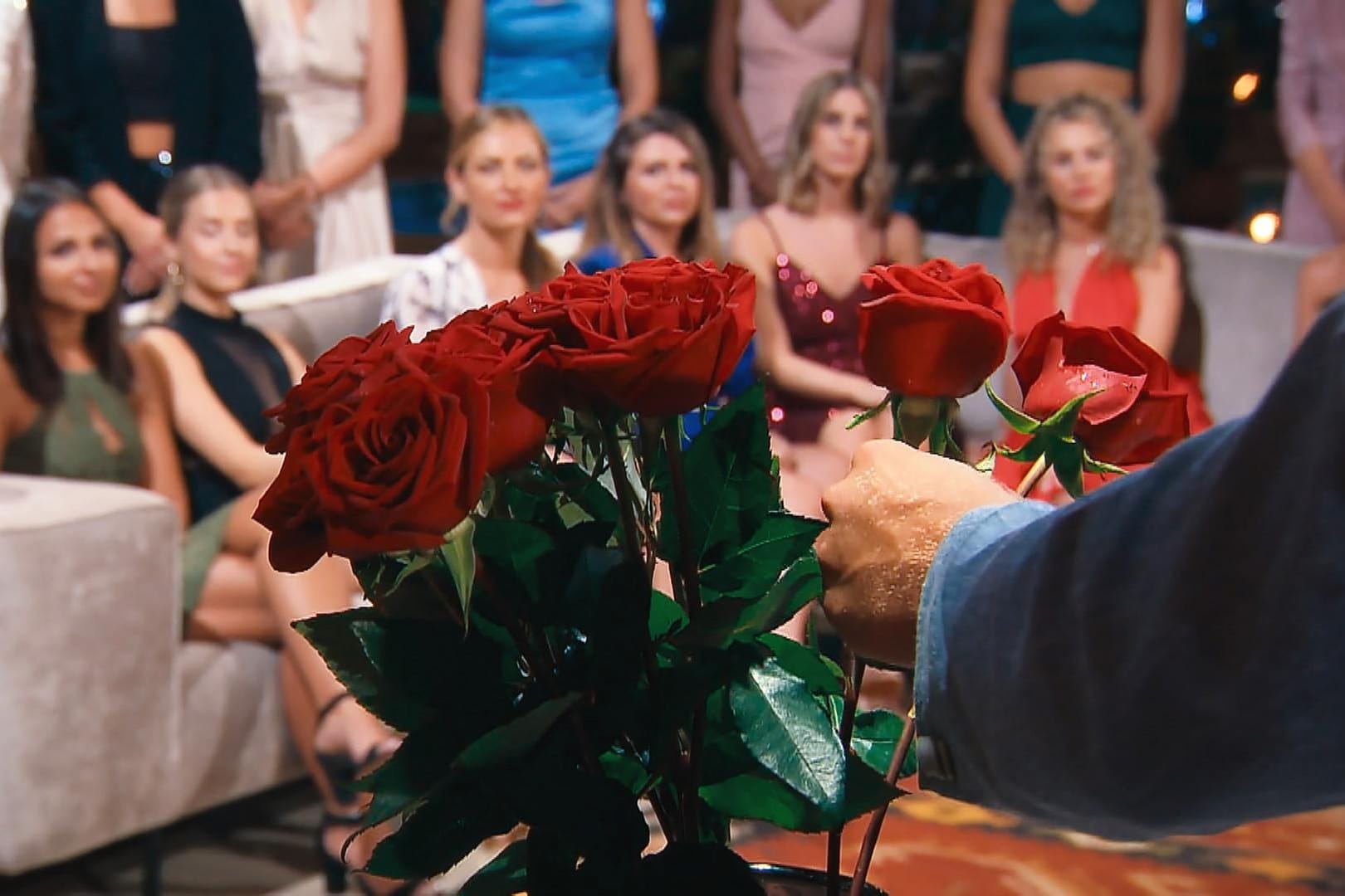 "Der Bachelor": In Folge drei fiel der erste Kuss.