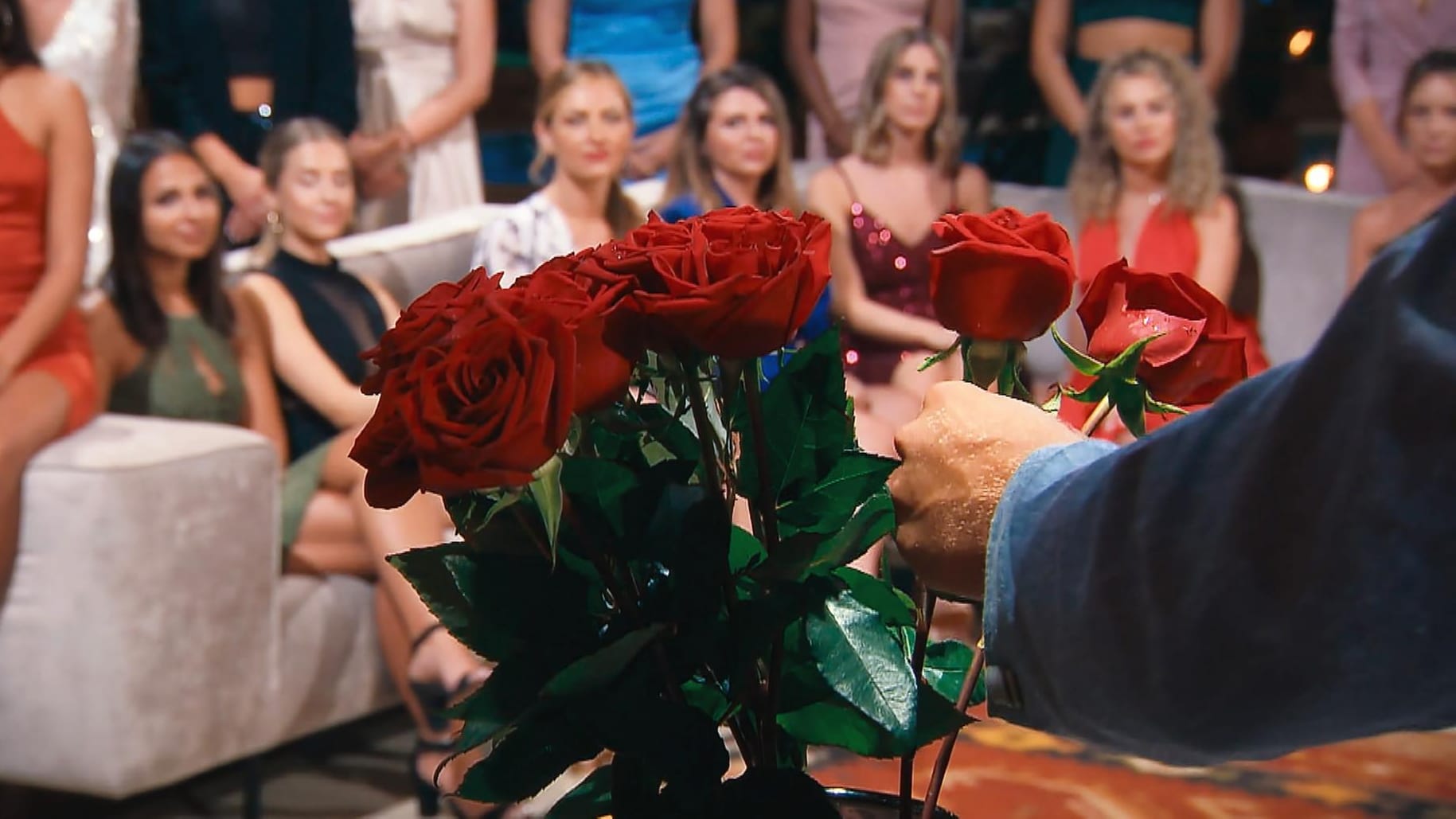 "Der Bachelor": In Folge drei fiel der erste Kuss.