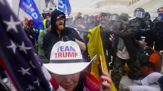 Bei der Kapitol-Attacke durch Trump-Anhänger starben fünf Menschen, Dutzende wurden verletzt.