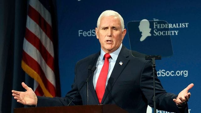 Der ehemalige US-Vizepräsident Mike Pence spricht auf der Jahrestagung der Federalist Society in Florida. Der ehemalige US-Vizepräsident Mike Pence spricht auf der Jahrestagung der Federalist Society in Florida.