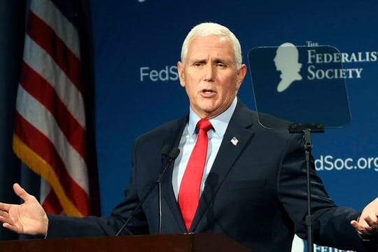 Der ehemalige US-Vizepräsident Mike Pence spricht auf der Jahrestagung der Federalist Society in Florida.