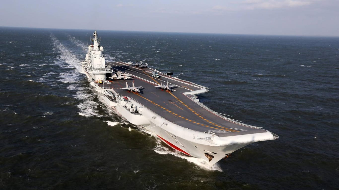 Ein chinesischer Flugzeugträger: Die Volksrepublik hat in den vergangenen Jahren auch massiv militärisch aufgerüstet.