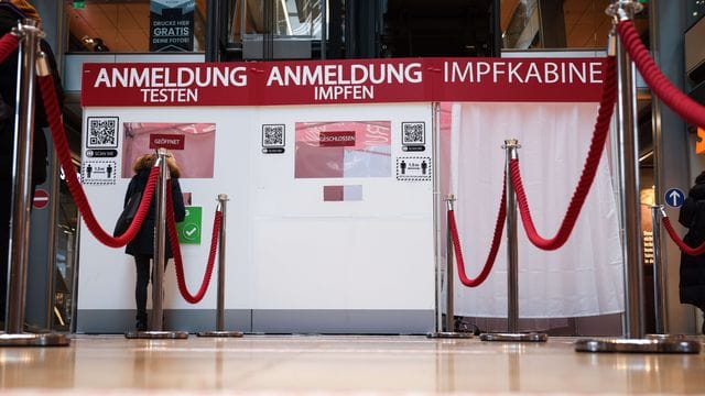 Eine Corona-Test- und Impfstation in Hamburg.