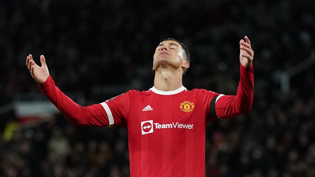 Auch Manchester Uniteds Superstar Cristiano Ronaldo scheiterte vom Elfmeterpunkt. Auch Manchester Uniteds Superstar Cristiano Ronaldo scheiterte vom Elfmeterpunkt.