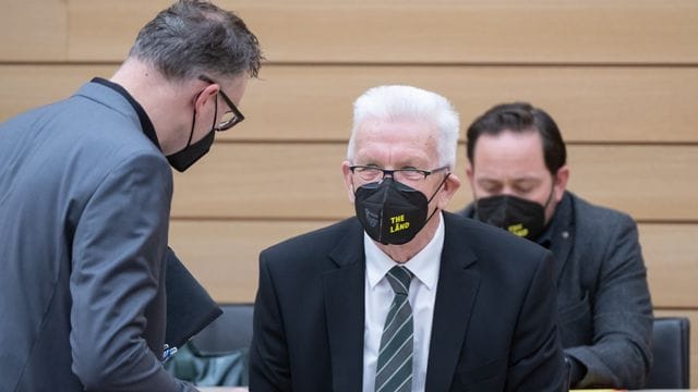Baden-Württembergs Ministerpräsident Winfried Kretschmann (r) Baden-Württembergs Ministerpräsident Winfried Kretschmann (r)