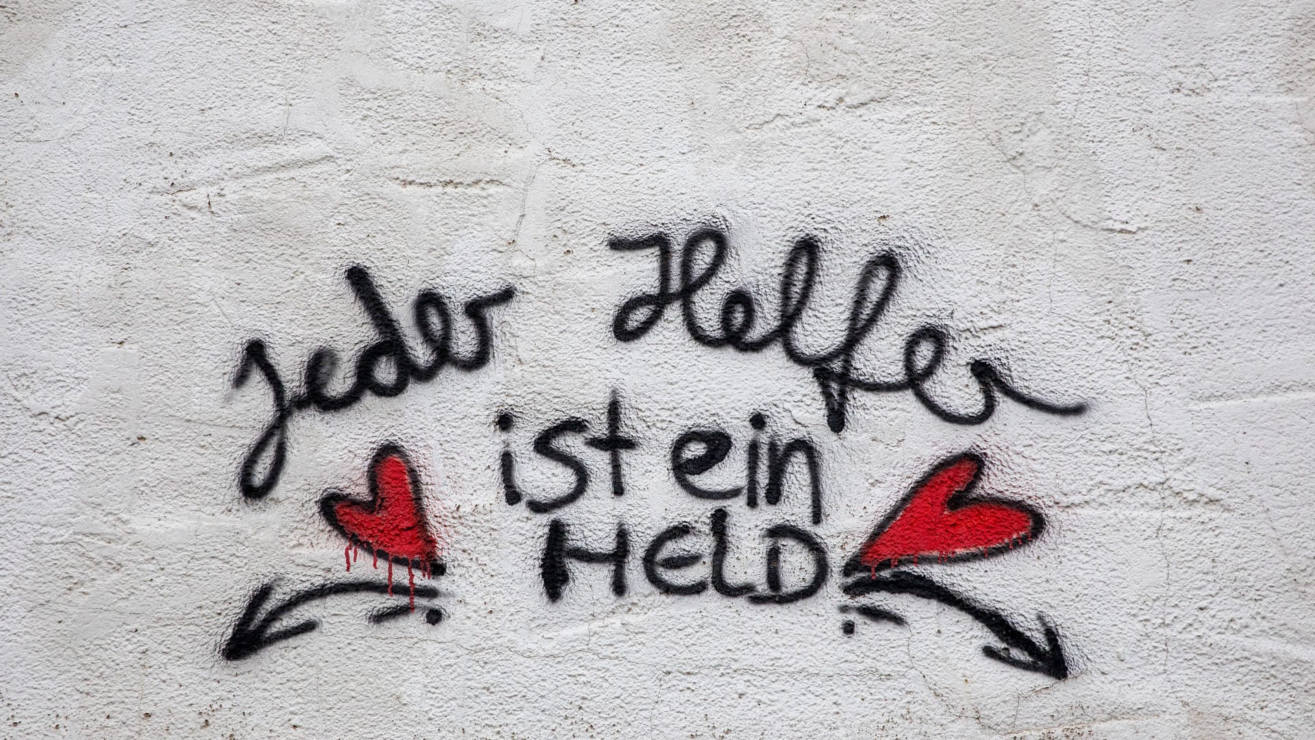 "Jeder Helfer ist ein Held": An der Ahr waren in den vergangenen Monaten viele Dankesbotschaften der Bewohner zu lesen, SolidAHRität wurde zum geflügelten Wort.