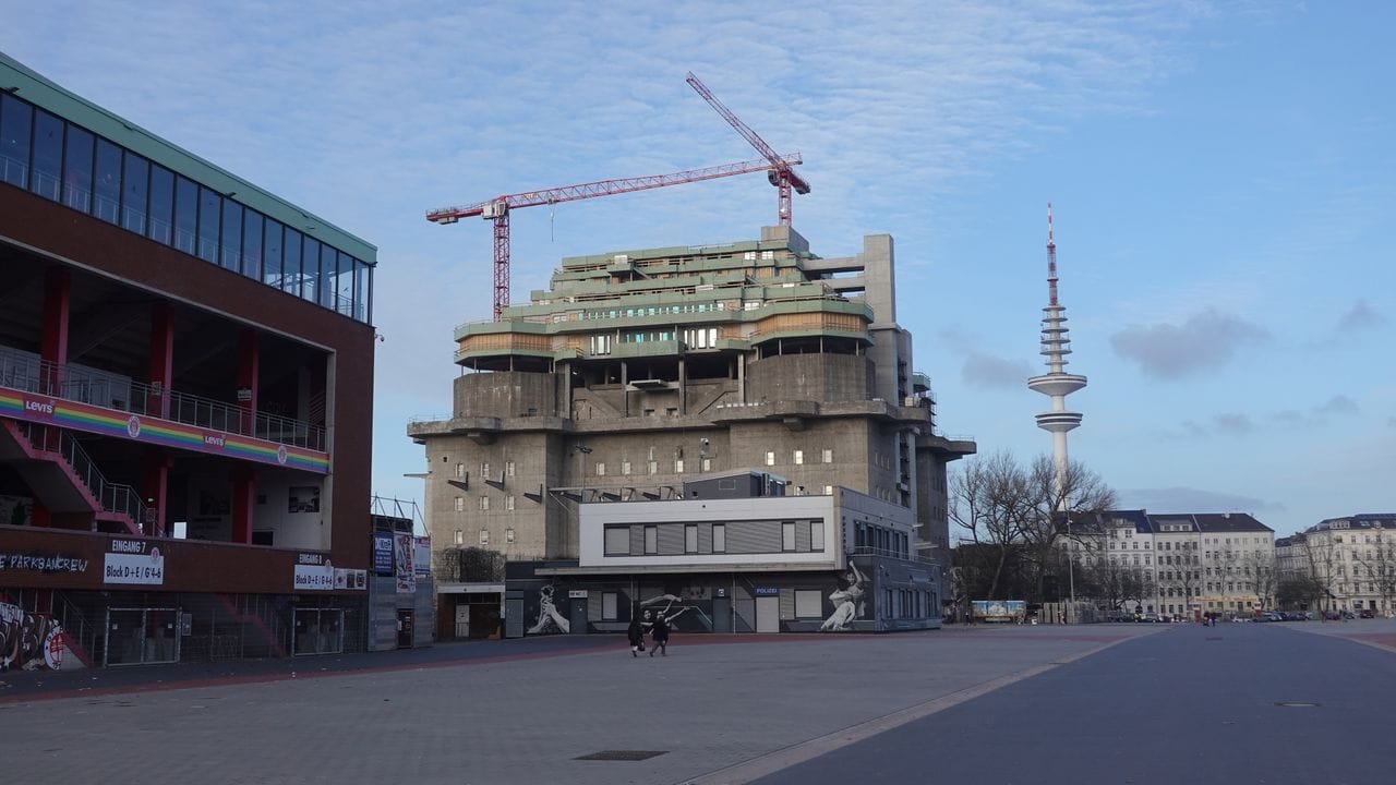 Blick auf den Hochbunker an der Feldstraße in Hamburg. Blick auf den Hochbunker an der Feldstraße in Hamburg.