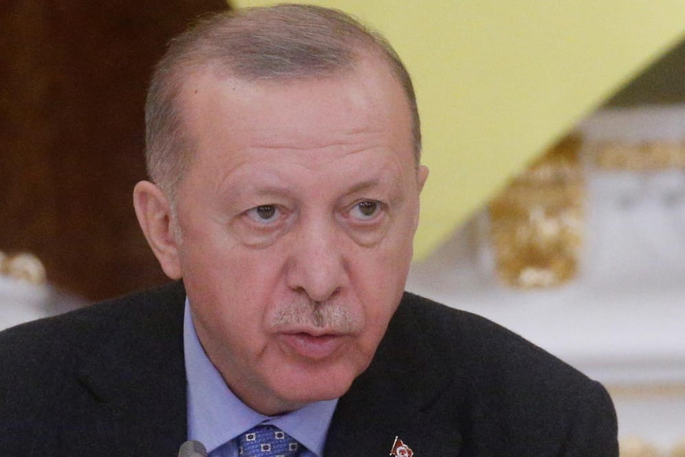 Der türkische Präsident Erdoğan während einer Pressekonferenz (Archivbild): Er wurde nach eigenen Angaben positiv auf das Coronavirus getestet.