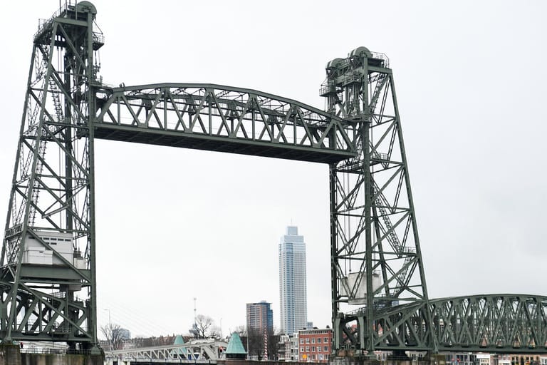 Die Brücke "De Hef" in Rotterdam: Das historische Bauwerk steht unter Denkmalschutz.