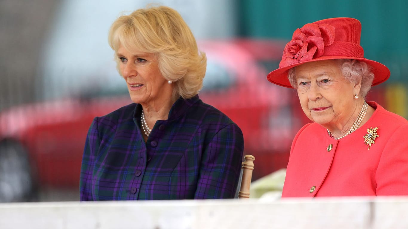 Königin Elizabeth II. und Herzogin Camilla: Seit 17 Jahren gehört die Frau von Prinz Charles offiziell zur Royal Family.