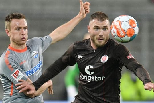 Torschütze Maximilian Dittgen (r) vom FC St. Pauli