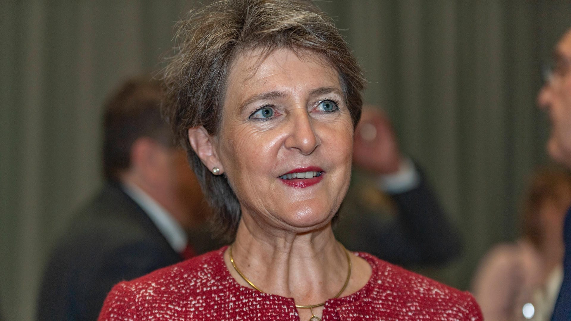 Simonetta Sommaruga: Sie ist Schweizer Umwelt- und Kommunikationsministerin. Simonetta Sommaruga: Sie ist Schweizer Umwelt- und Kommunikationsministerin.
