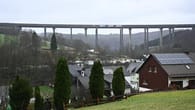 70 Meter hohe Brücke in Sekunden zerstört – Autobahn..