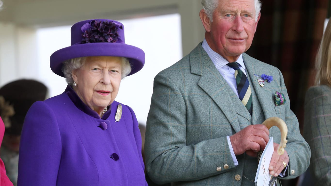 Queen Elizabeth II. und Prinz Charles: Die Königin und ihr Thronfolger.
