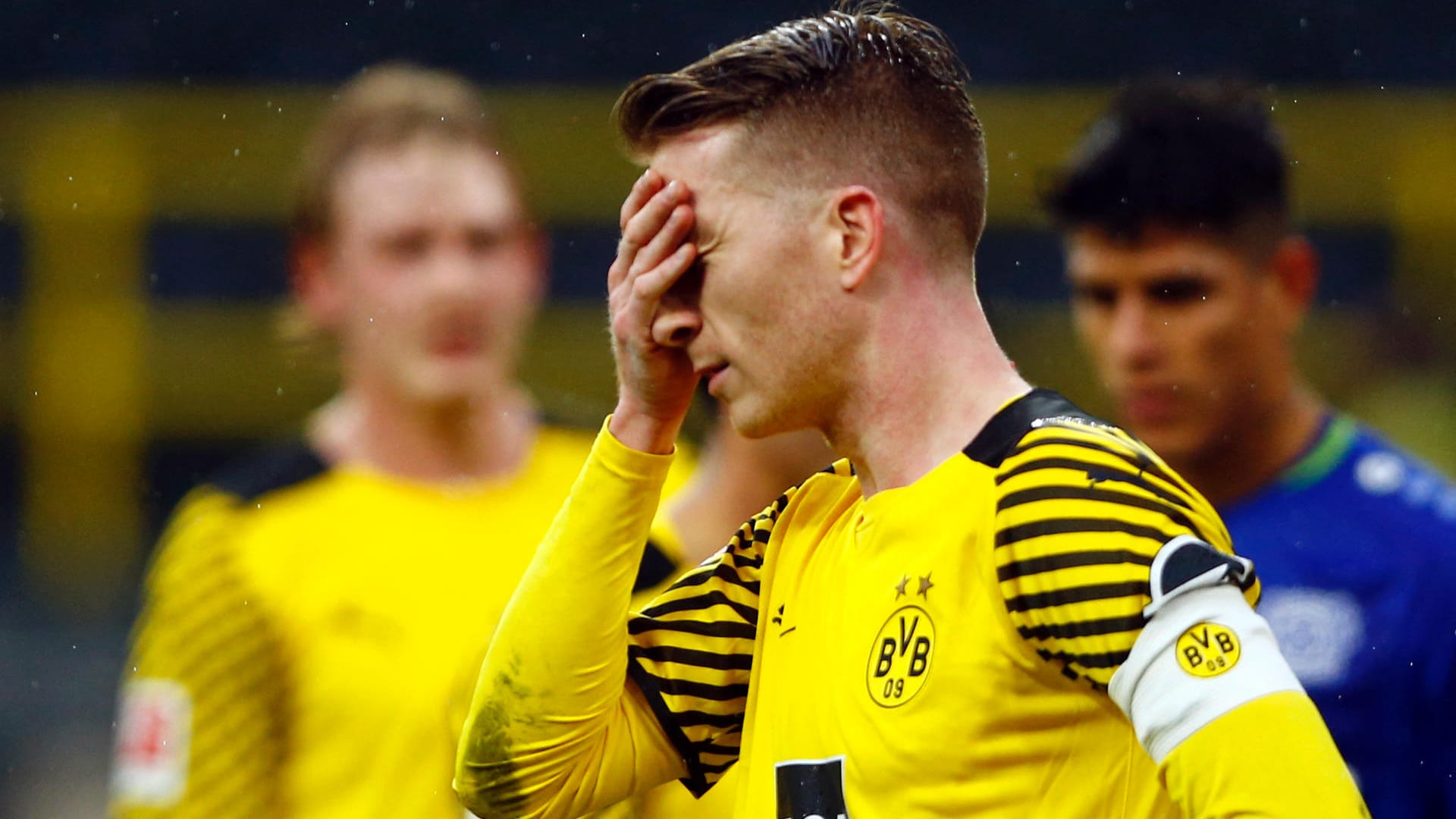 Ratlos: Dortmunds Marco Reus im Spiel gegen Leverkusen. Ratlos: Dortmunds Marco Reus im Spiel gegen Leverkusen.