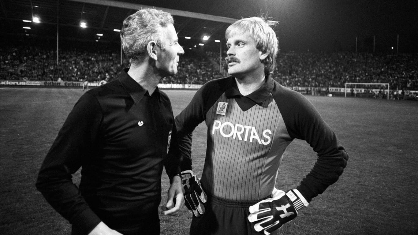 Ronnie Hellström (r.): Der Schwede bei seinem Abschiedsspiel des 1. FC Kaiserslautern 1984.