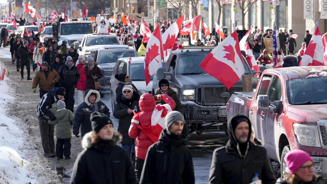 Proteste in Ottawa: In Kanada ist es bei Protesten gegen Corona-Maßnahmen und Impfvorschriften zu Festnahmen gekommen.