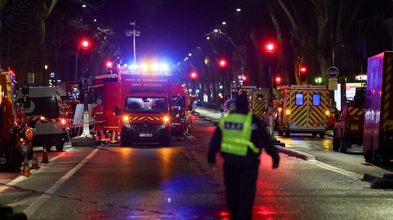 Einsatz im Pariser Zentrum: In der Innenstadt der französischen Hauptstadt ist ein Großbrand ausgebrochen.