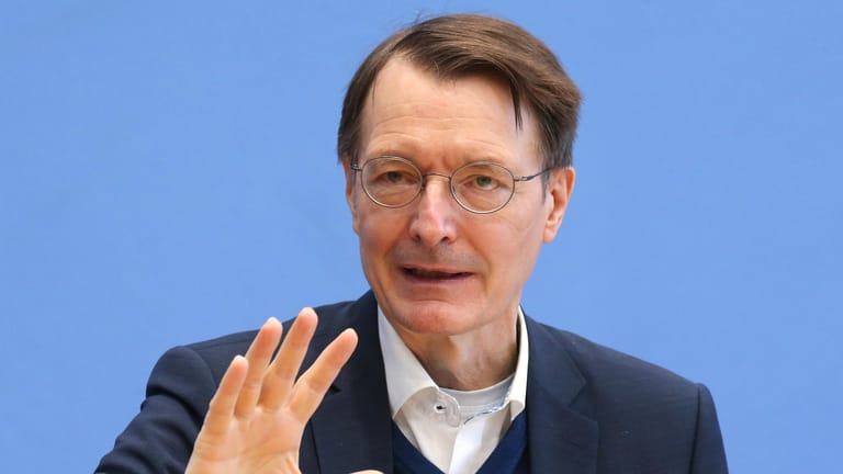 Karl Lauterbach: Der Bundesgesundheitsminister macht Hoffnung auf Lockerungen vor Ostern.
