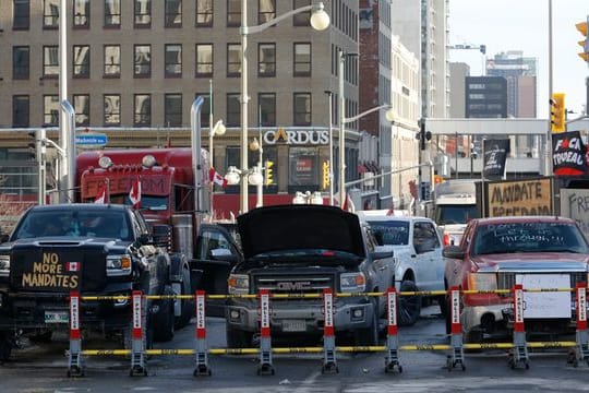 Nach über einer Woche Trucker-Protesten in Ottawa wurde nun in der kanadischen Hauptstadt der Notstand ausgerufen.