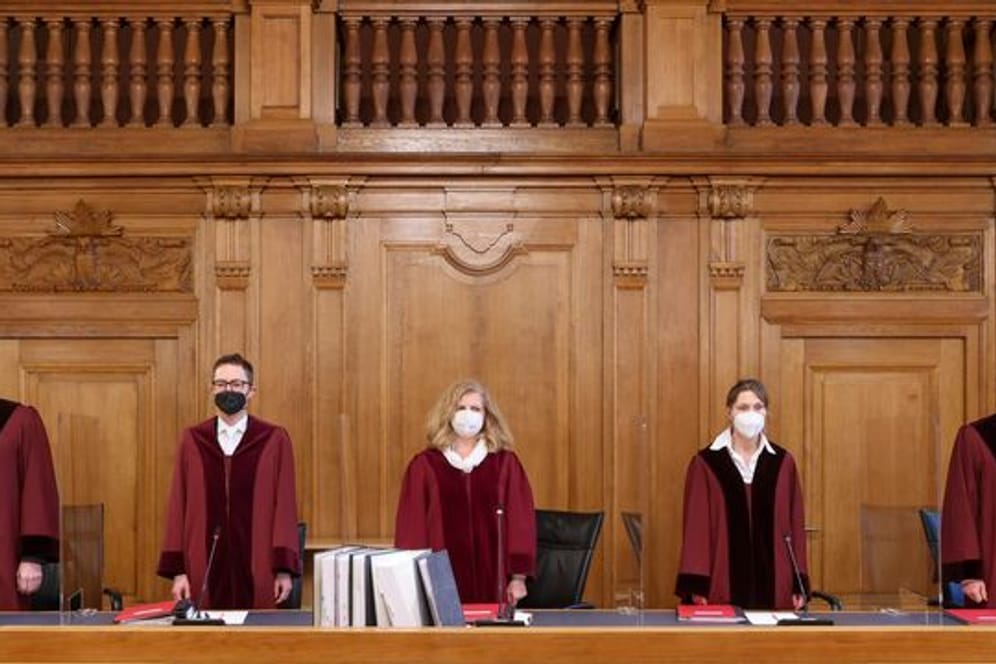 Der 5. Strafsenat des BGH um Gabriele Cirener (M) steht in einem Saal im Bundesverwaltungsgericht (Archivbild): Am Montag verkündete er sein Urteil.
