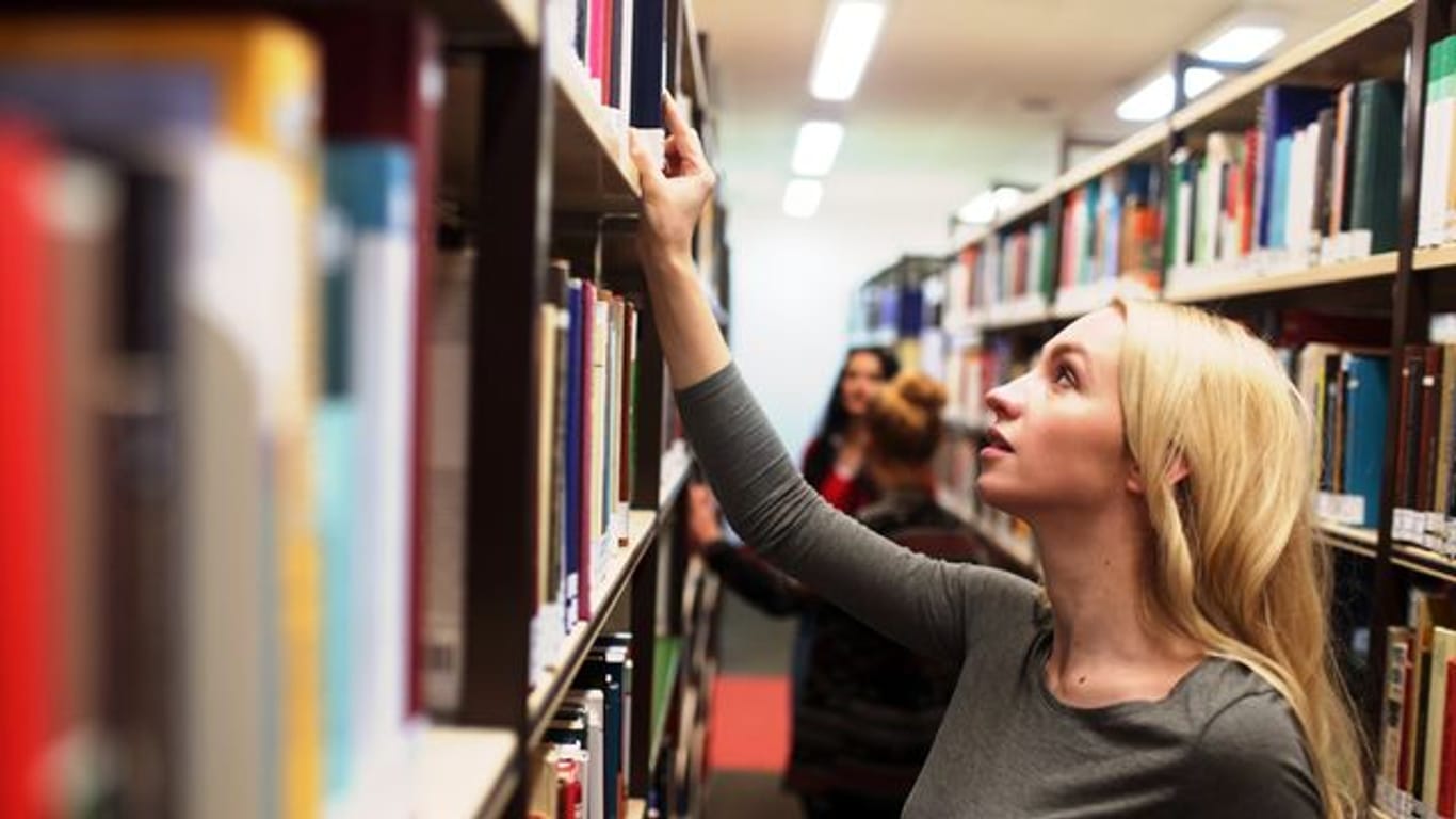 Wer ganze Bücher nahezu auswendig kennen muss, braucht gute Lernstrategien.