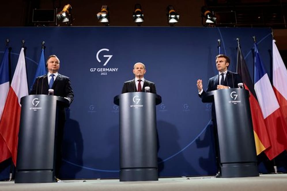 Polens Staatspräsident Andrzej Duda (l.