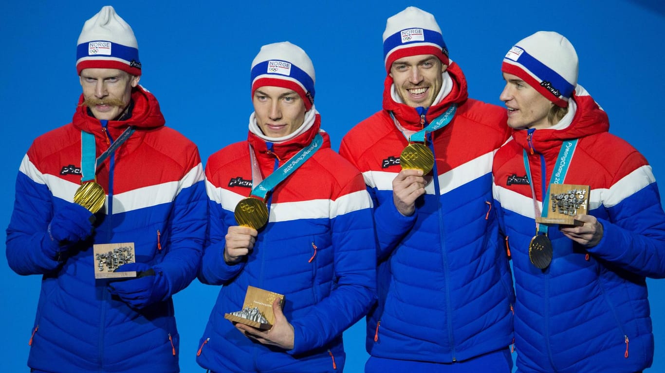Daniel Andre Tande, Andreas St. Jernen, Johann André Forfang and Robert Johansson (v.l.n.r.): Das norwegische Sieger-Team 2018 in Pyeongchang.