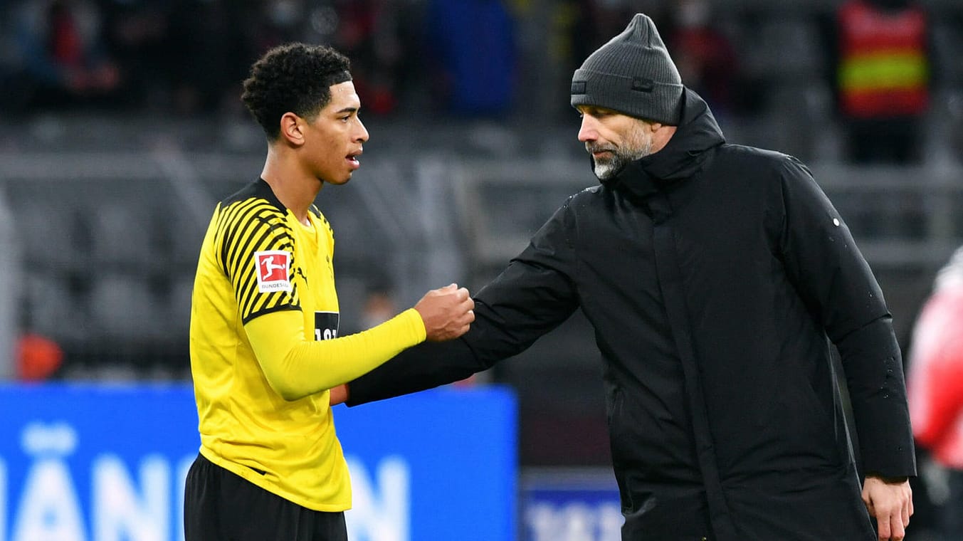 BVB-Trainer Marco Rose (r.) neben Jude Bellingham: Der BVB lieferte am Sonntag vor allem defensiv einen desolaten Auftritt ab. BVB-Trainer Marco Rose (r.) neben Jude Bellingham: Der BVB lieferte am Sonntag vor allem defensiv einen desolaten Auftritt ab.