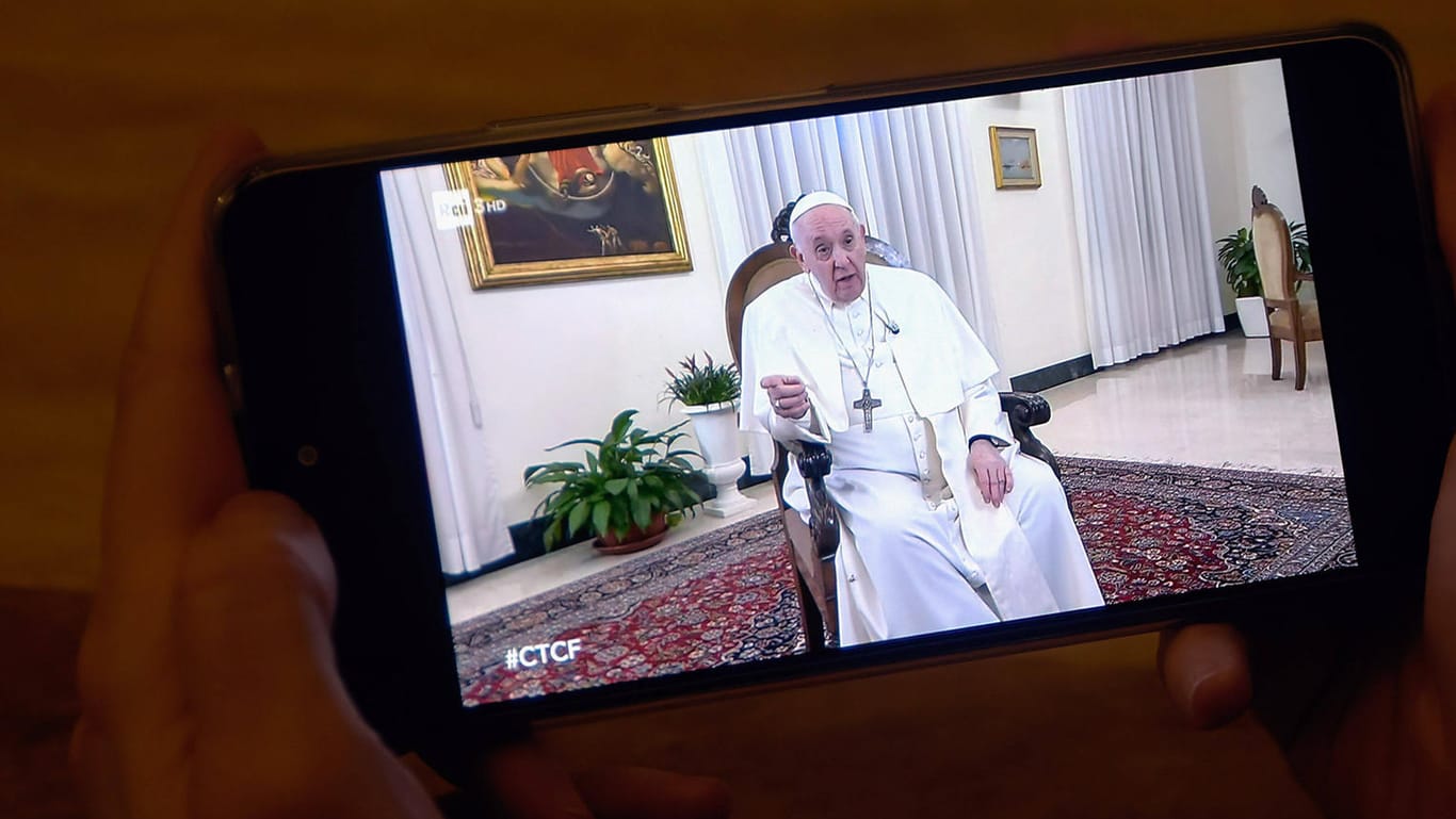Papst Franziskus bei einem TV-Interview im italienischen Fernsehen: Der Pontifex wurde dabei ungewöhnlich deutlich.