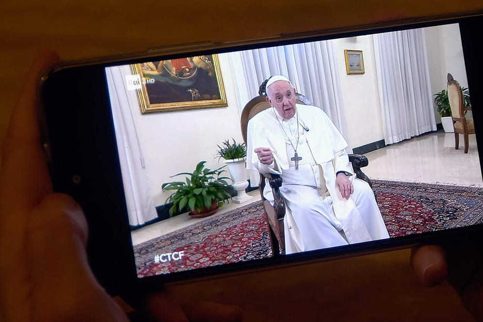 Papst Franziskus bei einem TV-Interview im italienischen Fernsehen: Der Pontifex wurde dabei ungewöhnlich deutlich.