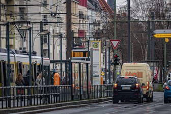 Tramstation an der Greifswalder Straße (Archivbild): Die Polizei hat drei Männer gefasst.