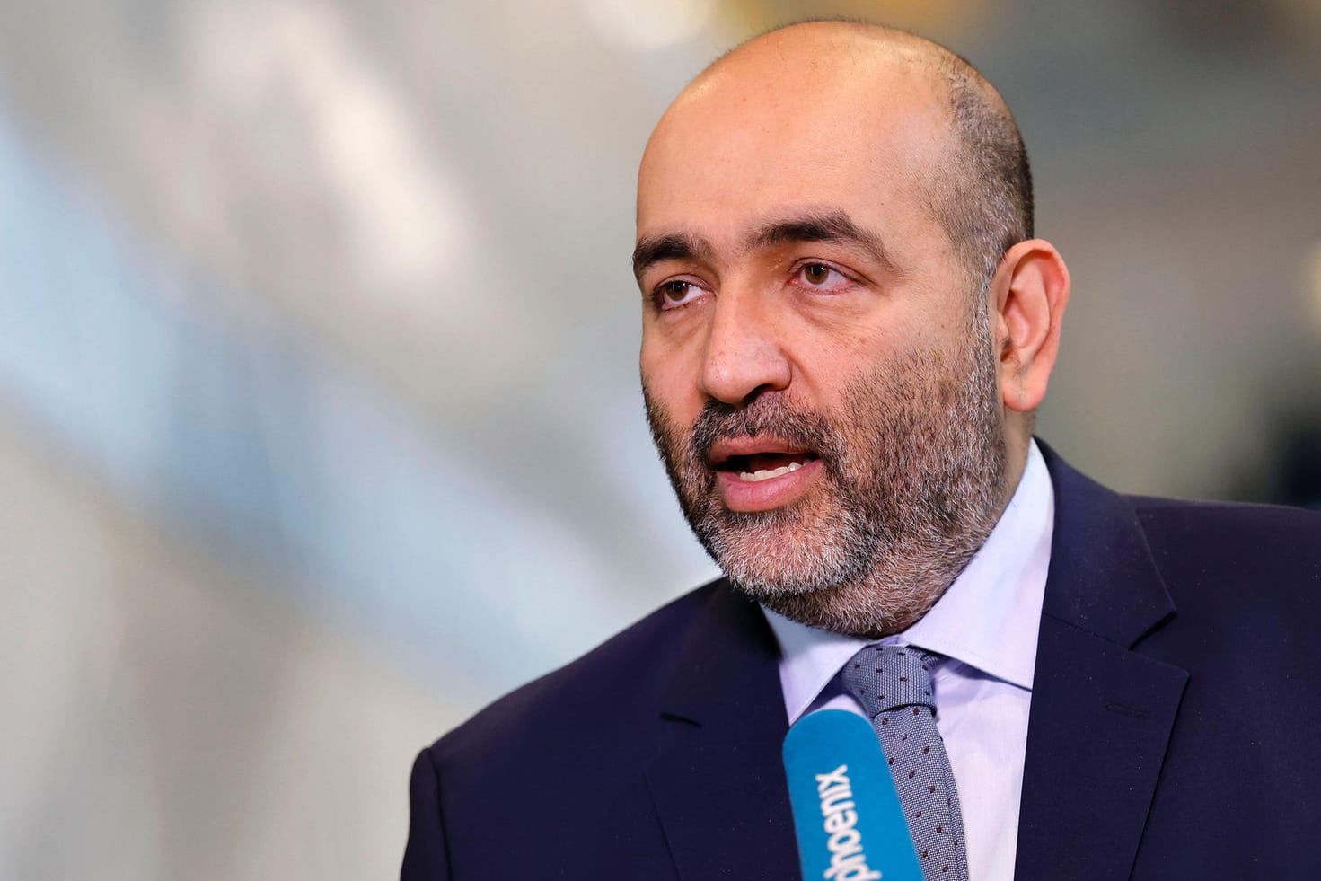 Omid Nouripour: Der Grünen-Chef weist die Kritik von CDU-Chef Merz zurück.