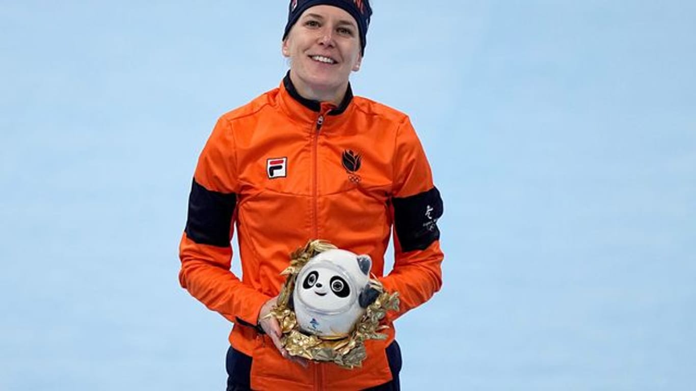 Die Niederländerin Ireen Wüst lief über 1500 Meter in 1:53,28 Minuten zu ihrer sechsten olympischen Goldmedaille.