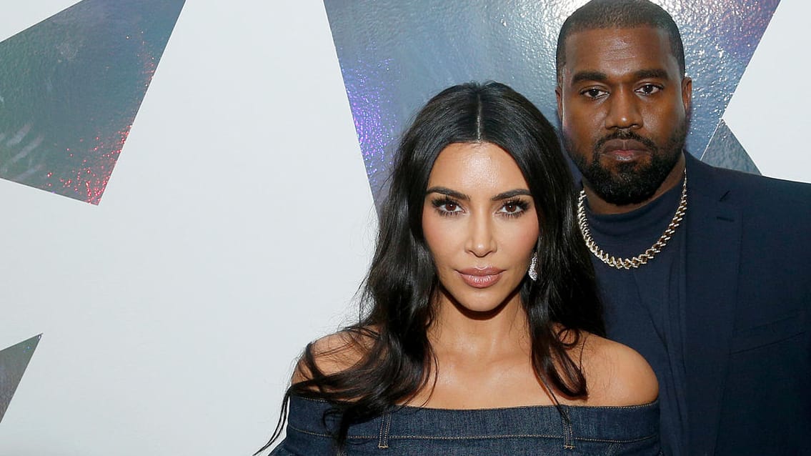 Kim Kardashian und Kanye West: Zwischen den beiden US-Stars scheint es einen Rosenkrieg zu geben.