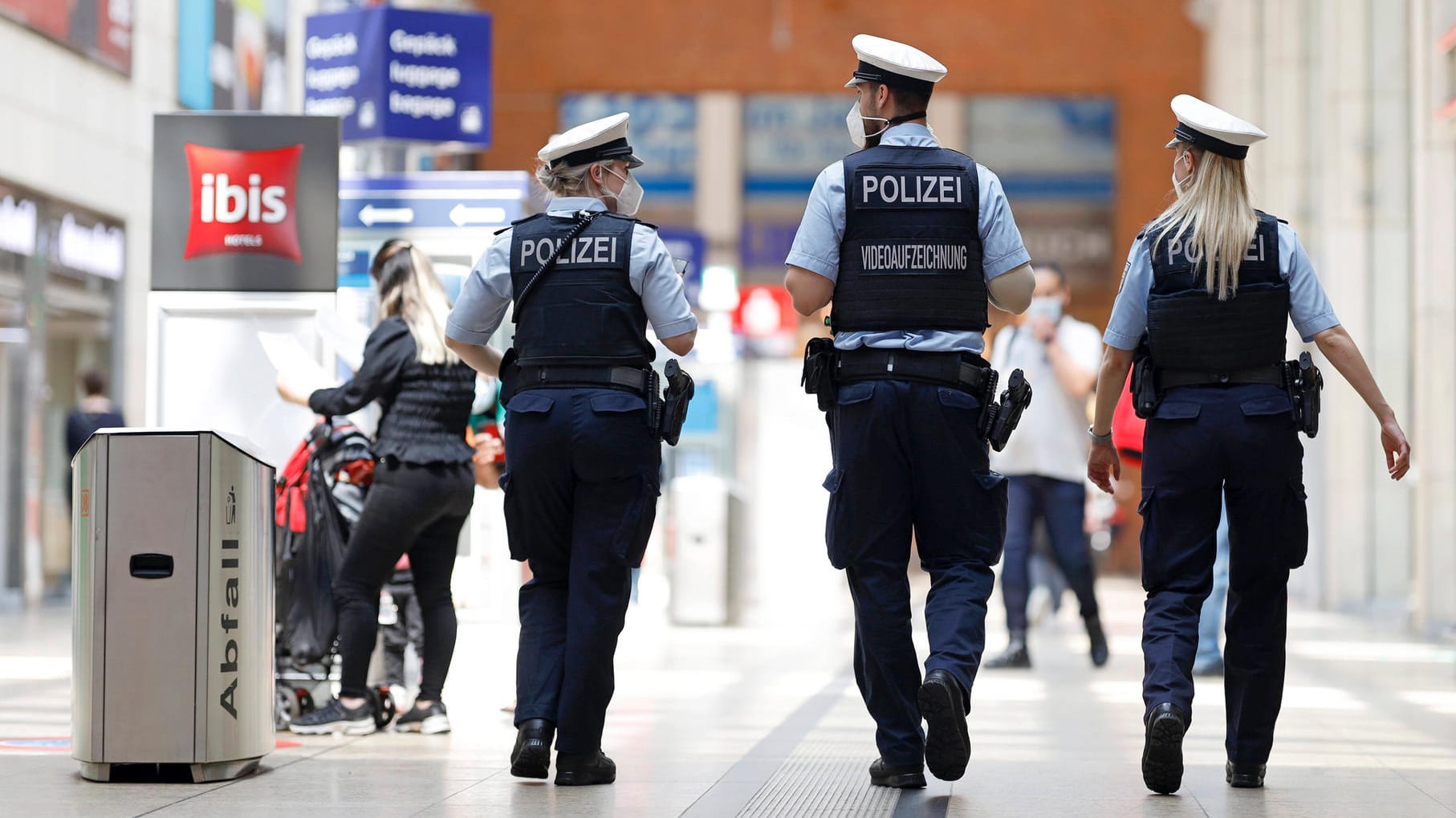 Bundespolizei am Hauptbahnhof Köln (Archivbild): Der Mann muss sich nun wegen gefährlicher Körperverletzung verantworten. Bundespolizei am Hauptbahnhof Köln (Archivbild): Der Mann muss sich nun wegen gefährlicher Körperverletzung verantworten.