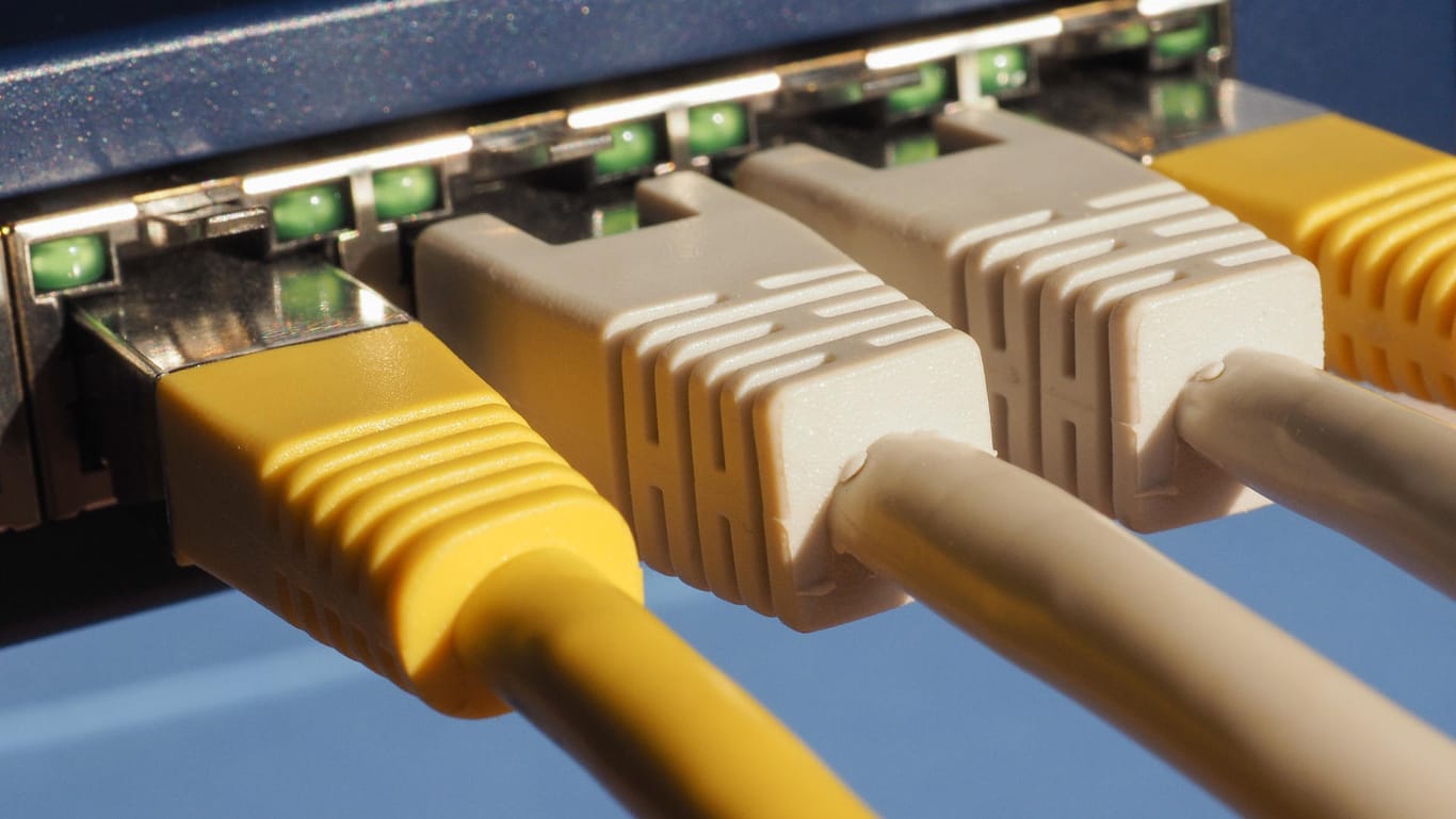Kabel in einem Internet-Router (Symbolbild): Der deutsche Hersteller Devolo hat ein Schutzschirmverfahren eröffnet.