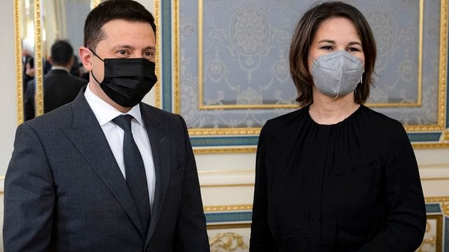 Ukraines Präsident Wolodymyr Selenskij und Außenministerin Annalena Baerbock in Kiew.