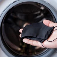 Maschinenwäsche: In Säckchen gepackt, können Sie auch Tasten von der Computertastatur in der Waschmaschine reinigen.