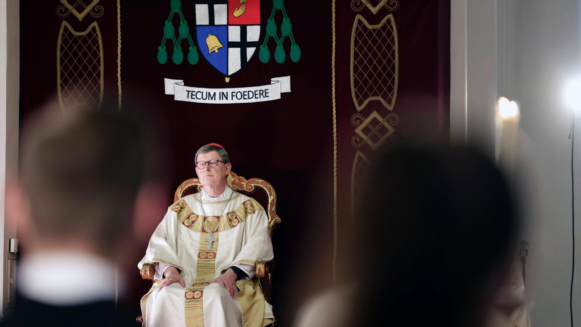 Kardinal Rainer Maria Woelki bei einem Gedächtnisgottesdienst (Archivbild): In Köln könnte der jüngste Beschluss der Synodalversammlung bald konkret werden.