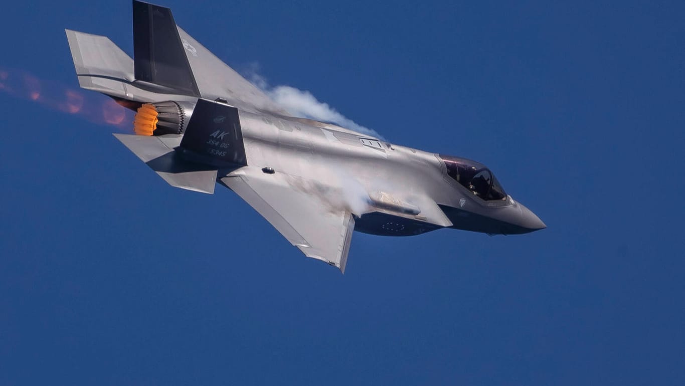 Kampfjet vom Typ F-35C Lightning II: Die US-Nay will verhindern, dass die Hightech-Maschine in chinesische Hände fällt. (Archivfoto)