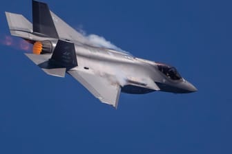 Kampfjet vom Typ F-35C Lightning II: Die US-Nay will verhindern, dass die Hightech-Maschine in chinesische Hände fällt. (Archivfoto)