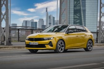 Neuer Kompaktstar mit Blitz: Was bei VW der Golf oder bei Toyota der Corolla ist, ist bei Opel der Astra - ein Verkaufsschlager der Rüsselsheimer.